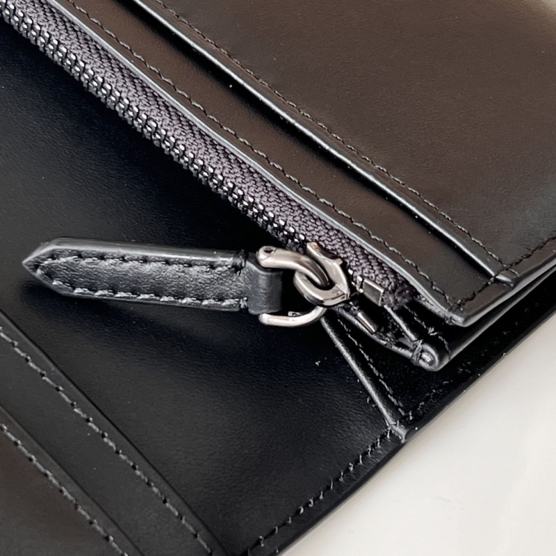 Bv*b*rry wallets